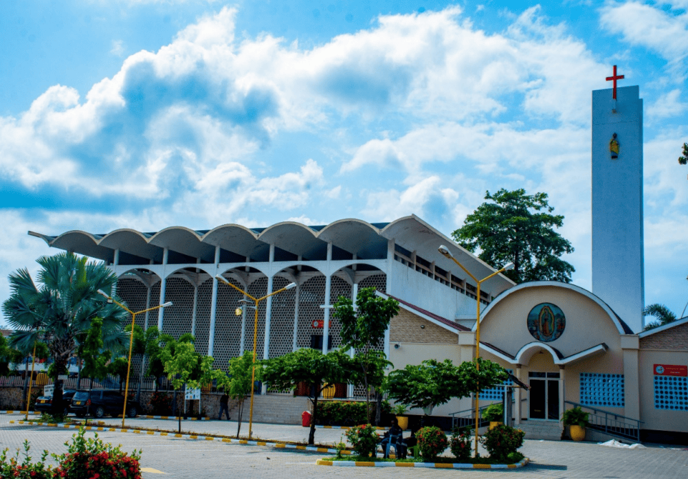 Jengo la Kanisa la Mtakatifu Petro Oysterbay